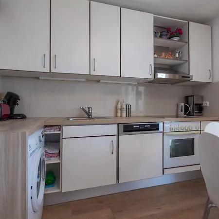 In 5244 Apartment *