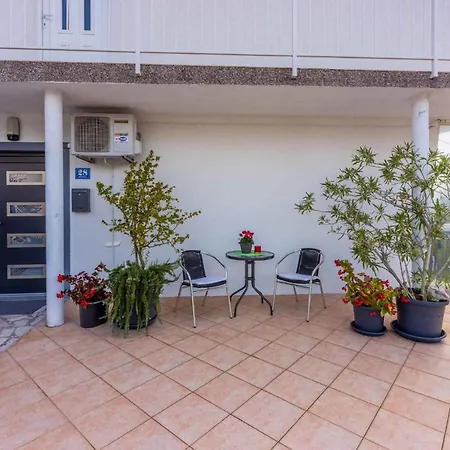 Apartment In 5244 Crikvenica