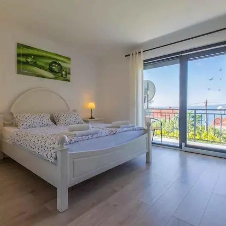 In 5244 Apartment Crikvenica