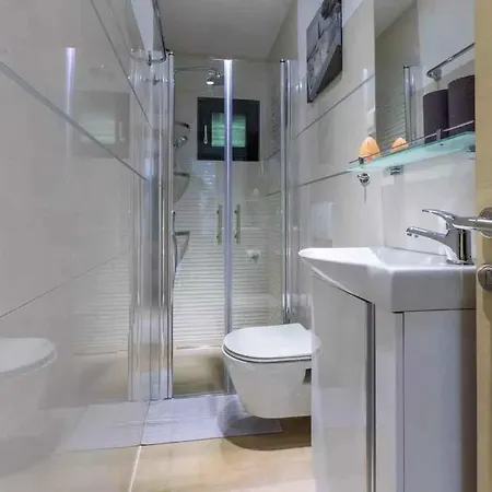 Apartment In 5244