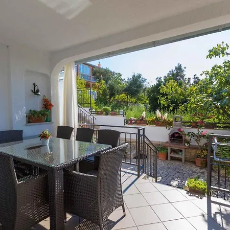 Apartment In 5244 Crikvenica