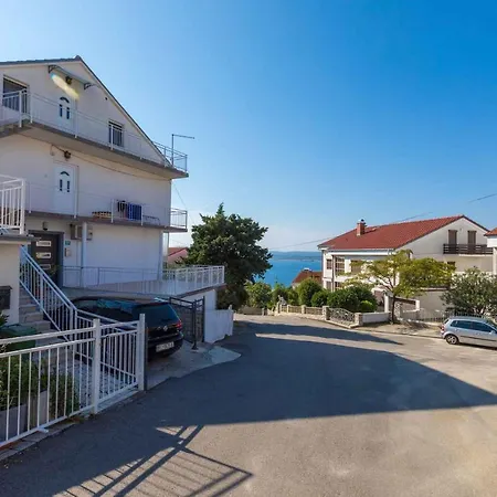 In 5244 Apartment Crikvenica