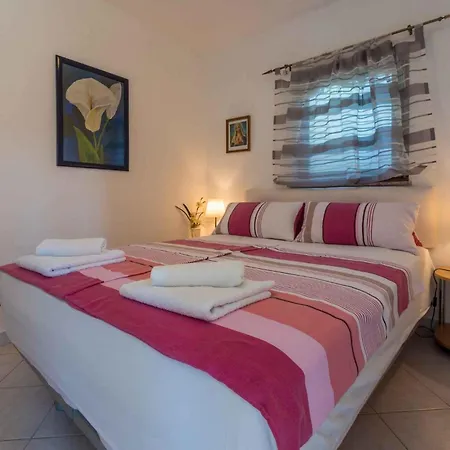 Apartment In 5244 Crikvenica