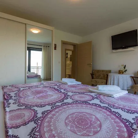In 5244 Apartment *