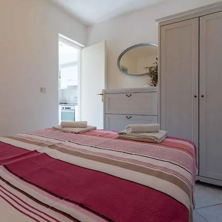 Apartment In 5244