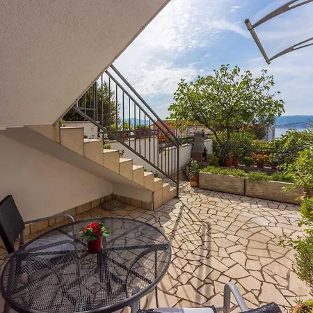 Appartamento In 5244 Crikvenica
