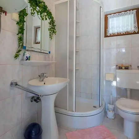 In 5244 아파트 크리크베니카