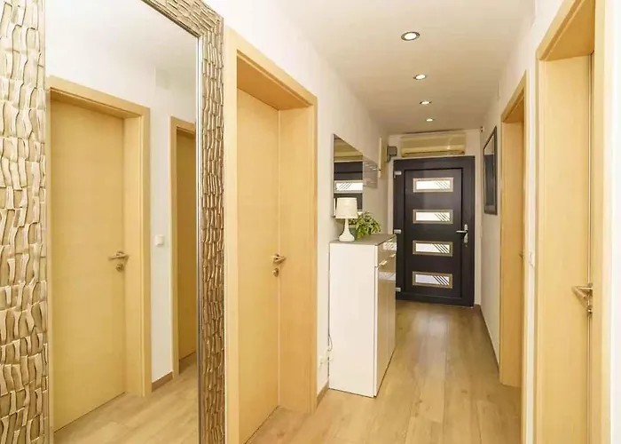 In 5244 Апартаменты