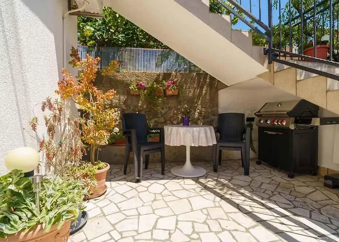 In 5244 Цриквеница