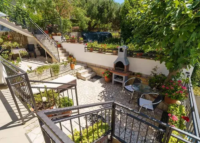 In 5244 Апартаменты *